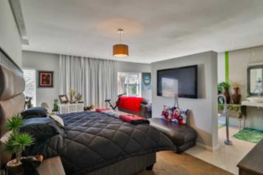 5 Bedroom Property for Sale in Van Riebeeckstrand Western Cape